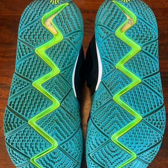 Nike Kyrie 4 Men US 12 943806-401 Dark Obsidian Blue Navy Basketball Shoes D7 - Picture 4 of 16